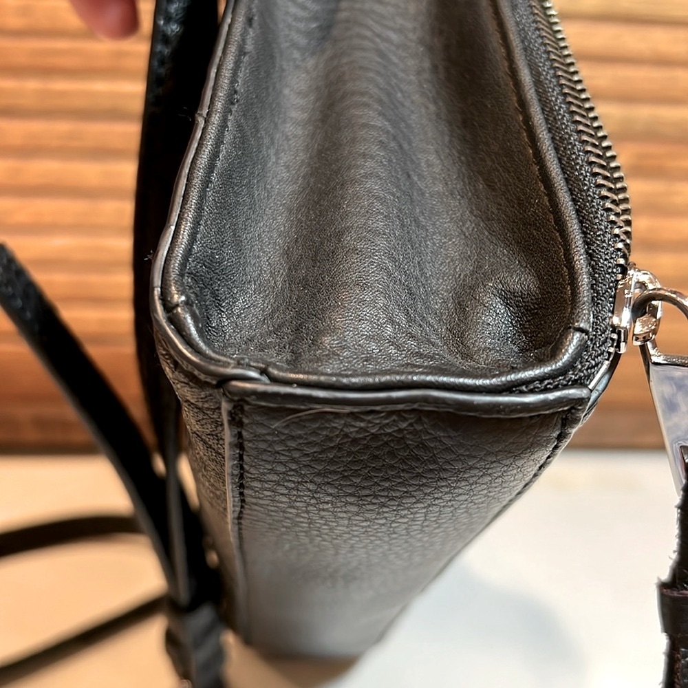 Vince Camuto black pebble leather lambskin crossbody / shoulder bag - Picture 9 of 17